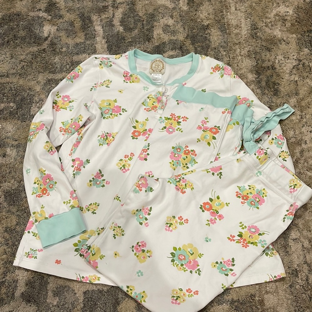 The Beaufort Bonnet Company Wimberley’s Wine down night nights.